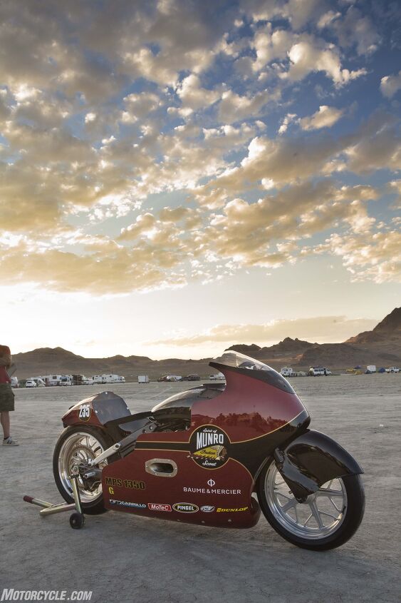 082517-indian-scout-spirit-of-munro-bonneville-salt-flats-speed-week