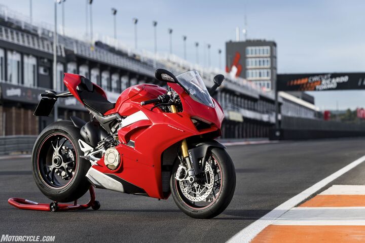 012318 2018 ducati PANIGALE V4 STATIC 23 582x388