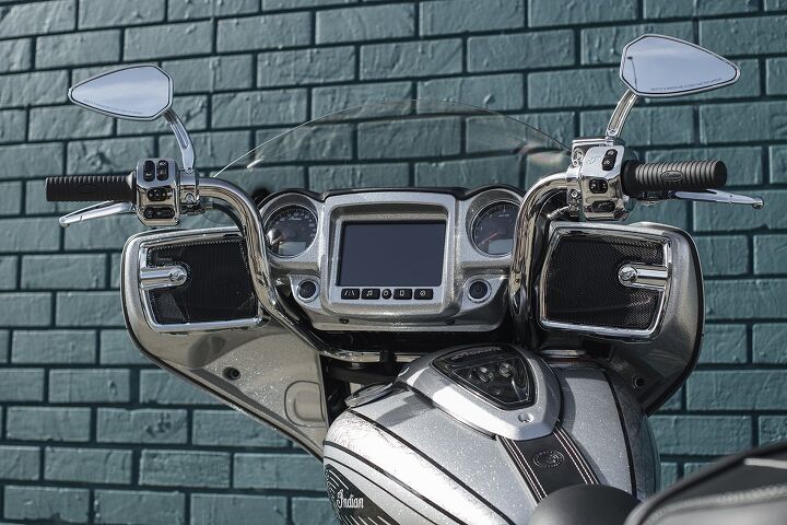 030118-2018- indian -chieftain-elite-acc-mid-rise-handlebars 