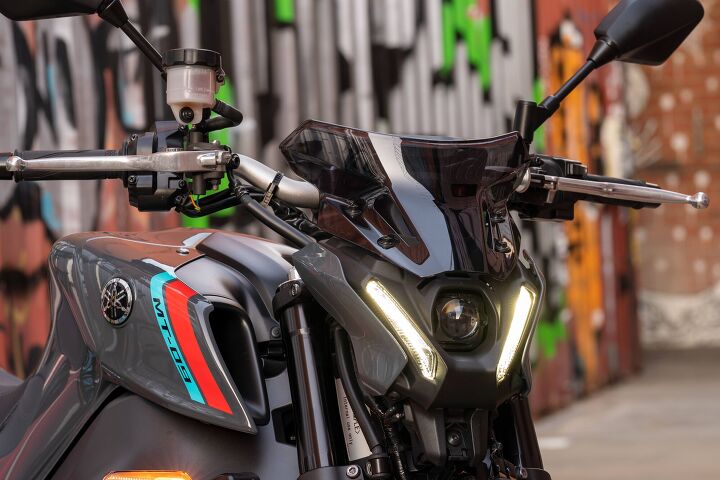  21 Yamaha MT09-Static-StormFluo Accessorized-905774 